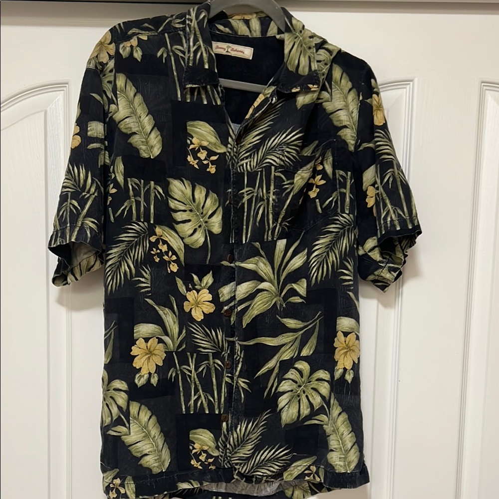 Tommy Bahama Men's Size - 100% Silk Black Floral Hawaiian Shirt - Large